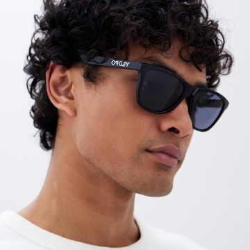 Oakley Frogskins Sunglasses Polished Black/Grey - Polished Black/Grey